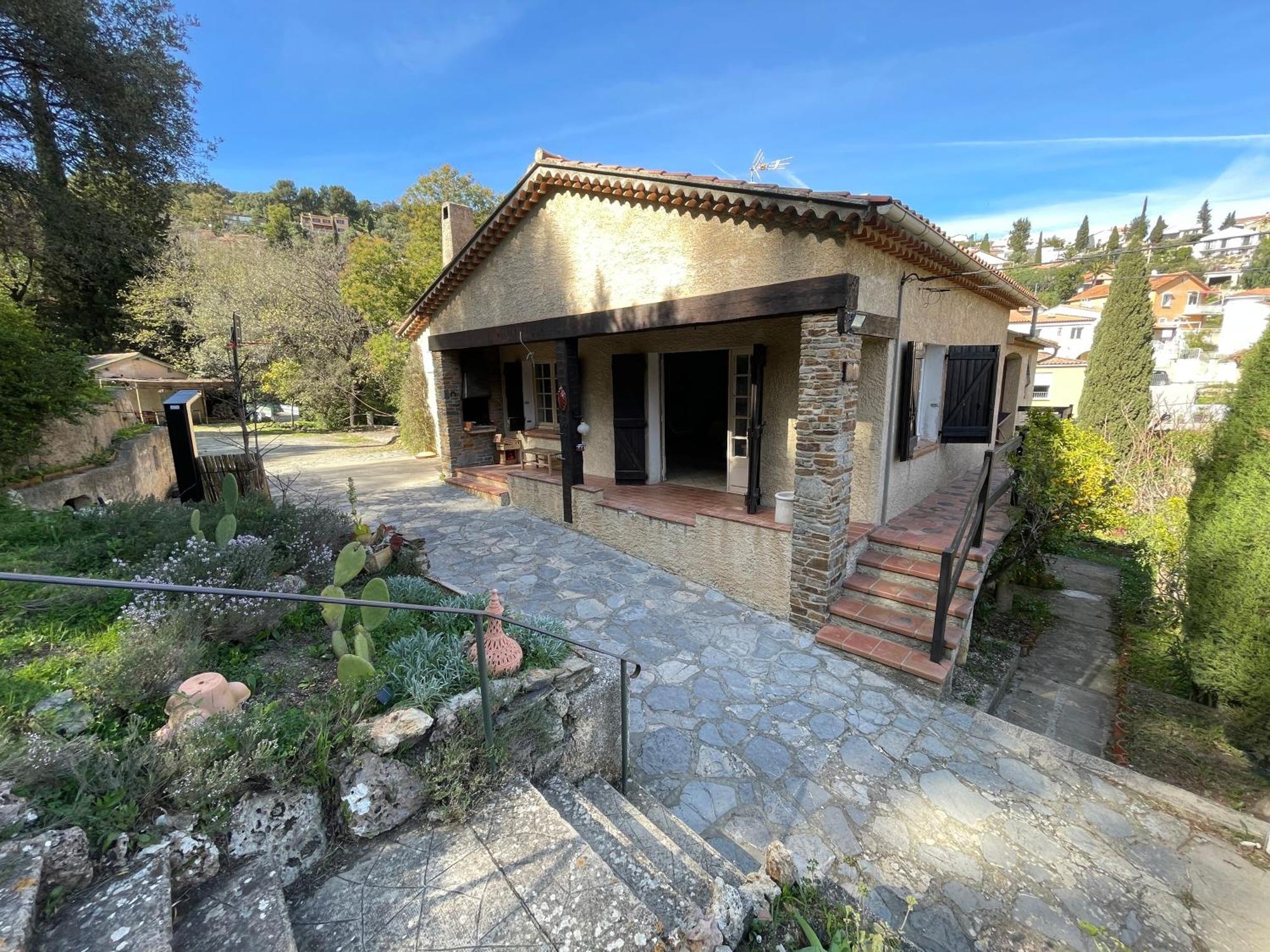 Villa - Quartier Noailles *