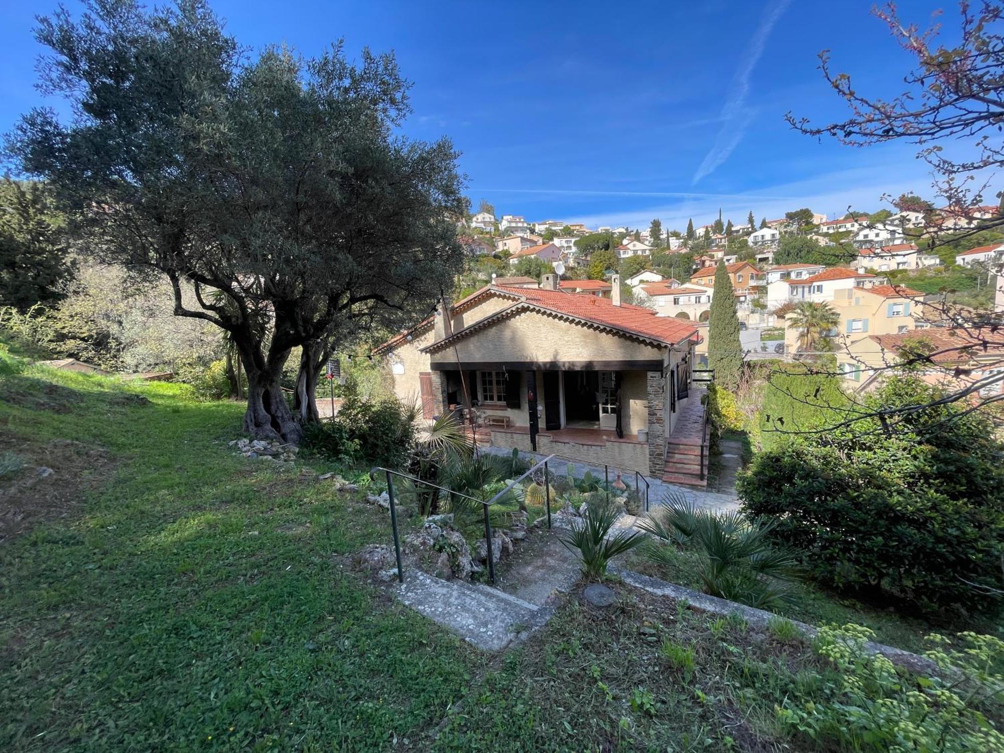 - Quartier Noailles * Hyeres